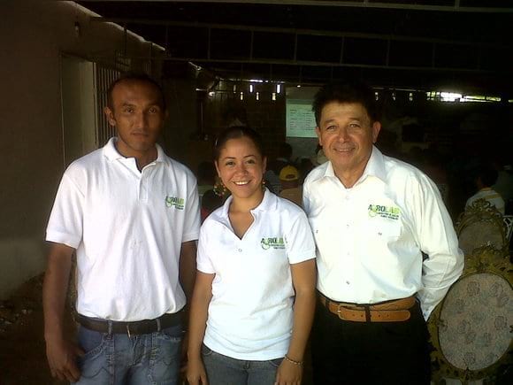 Staff Laboratorio Clínico Veterinario Muñoz.C.A. Charla a productores agropecuarios. - Casos clínicos