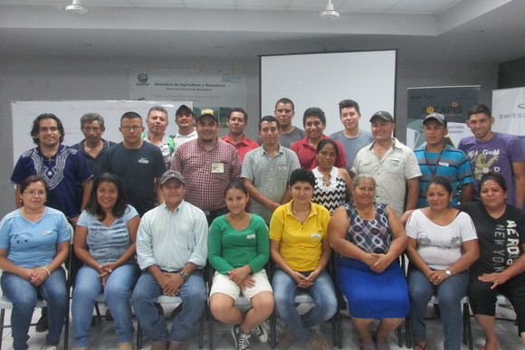 Curso sobre desarrollo de la Producción Apicola con lideres de la Zona Oriental - Casos clínicos